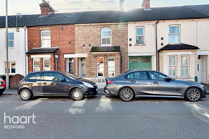 3 Bedroom Terraced House To Rent In Roff Avenue, Bedford, MK41