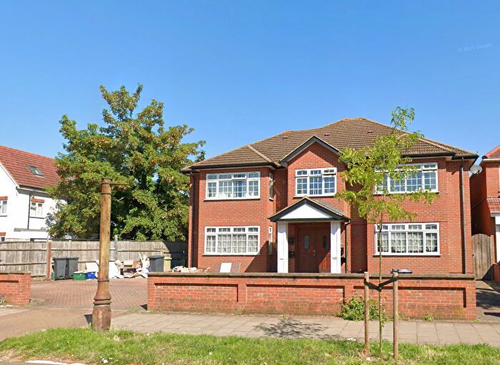 Studio To Rent In Great West Road, Hounslow, TW5