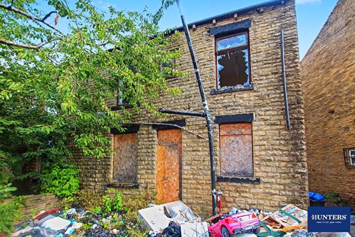 2 Bedroom End Terrace House For Sale In Rochester Street Bradford, BD3