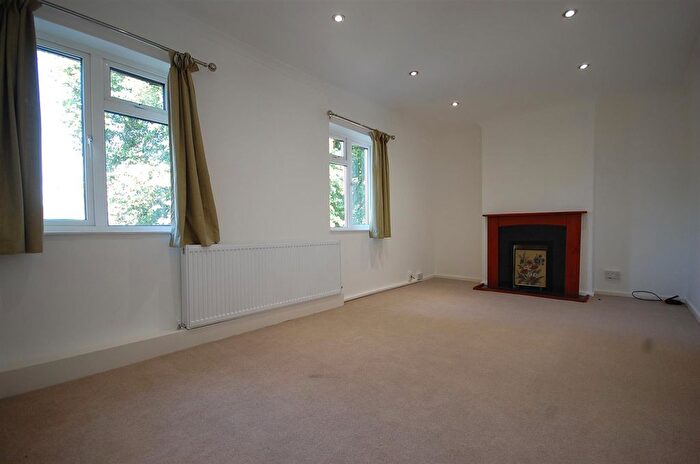 2 Bedroom Flat To Rent In Whittington Way, Pinner, Middlesex, HA5