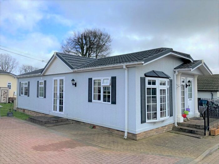 2 Bedroom Mobile/park Home For Sale In Millers Way, Harrietsham, Maidstone, ME17