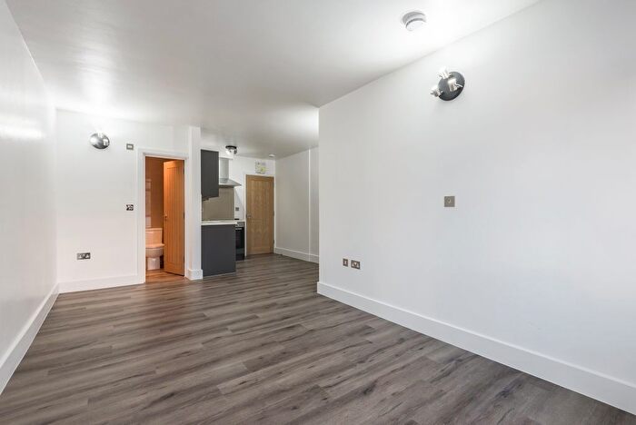 Studio To Rent In Elephant Amp; Castle, London, SE1