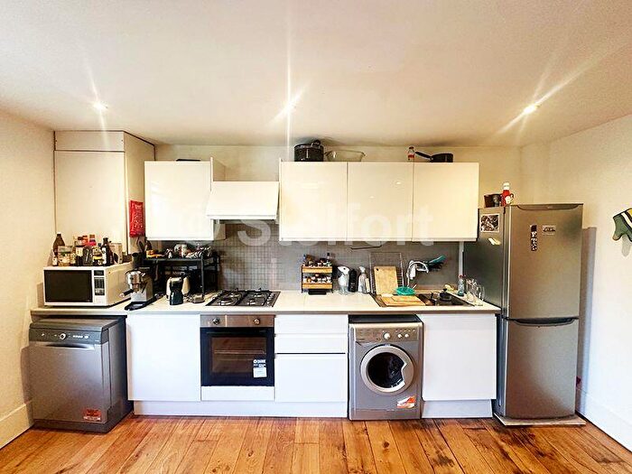 3 Bedroom Flat To Rent In Hillmarton Road, London, N7