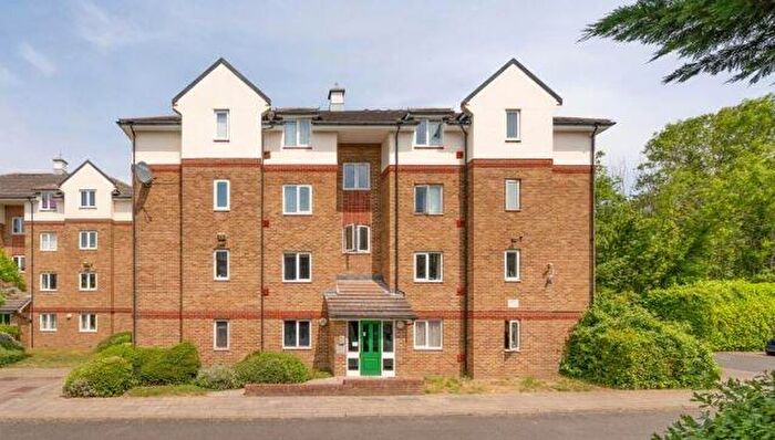 2 Bedroom Flat For Sale In Beacon Gate, Lewisham, London, SE14