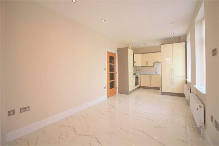 1 Bedroom Flat To Rent In Cross Lances Road, Hounslow, TW3