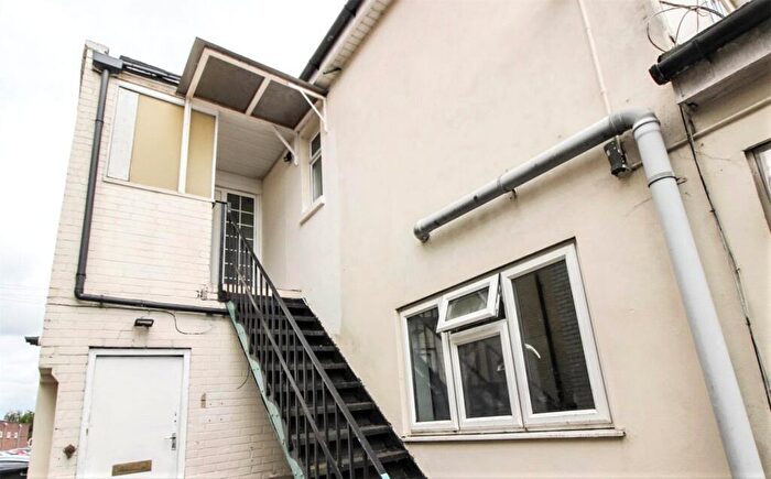 4 Bedroom Maisonette To Rent In Wallisdown Road, Poole, BH12