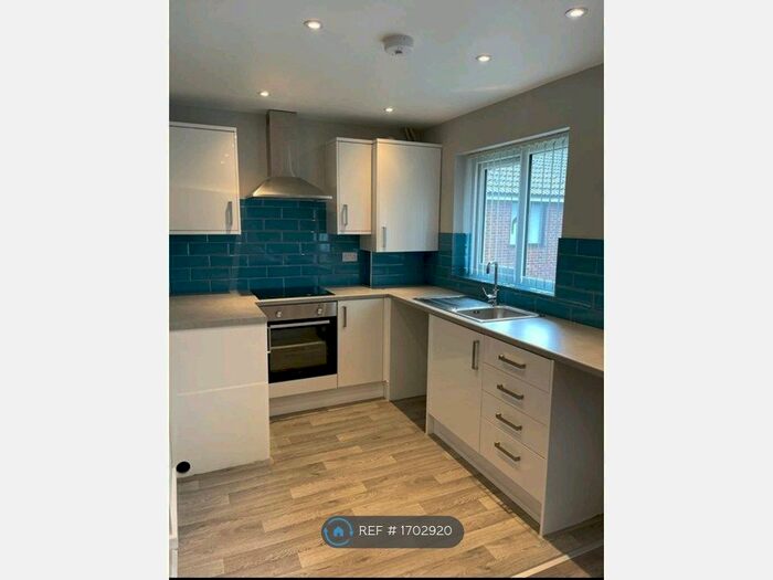 1 Bedroom Flat To Rent In Cross Lane, Farnley, Leeds, LS12