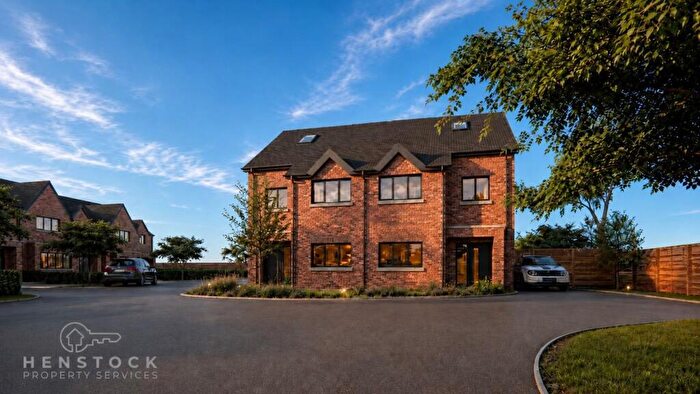 4 Bedroom Semi-Detached House For Sale In Linkside Close, Middleton, Manchester, M24