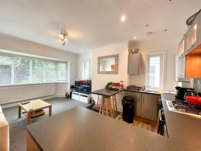 2 Bedroom Maisonette To Rent In Woodford Road, Bournemouth, BH1