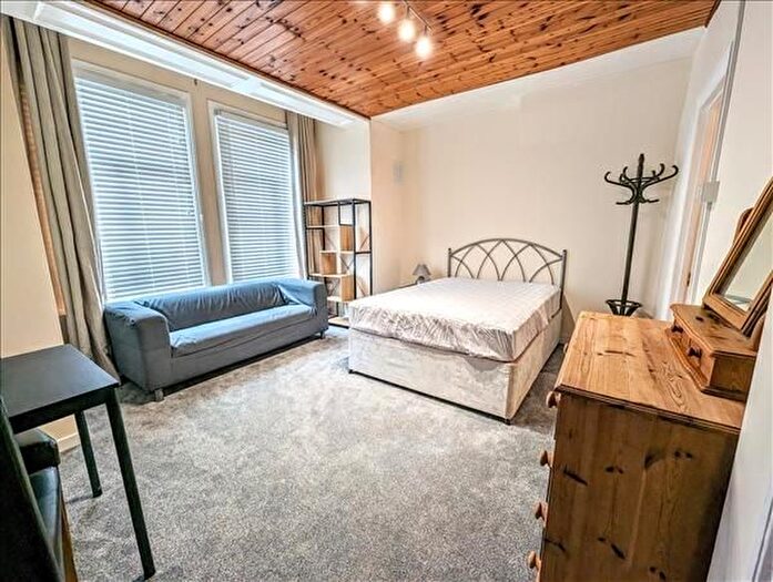 1 Bedroom Flat To Rent In Queens Road, London, SW19