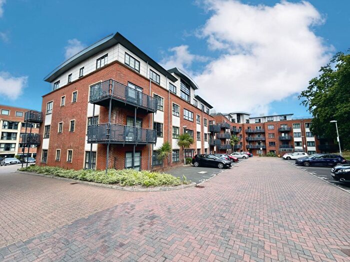2 Bedroom Flat To Rent In Comet House, Wallis Square, Farnborough, GU14