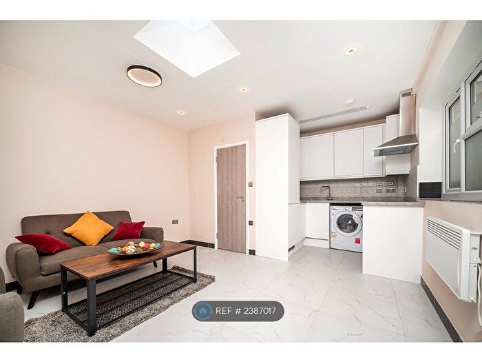 1 Bedroom Flat To Rent In Porters Avenue, Dagenham, RM9