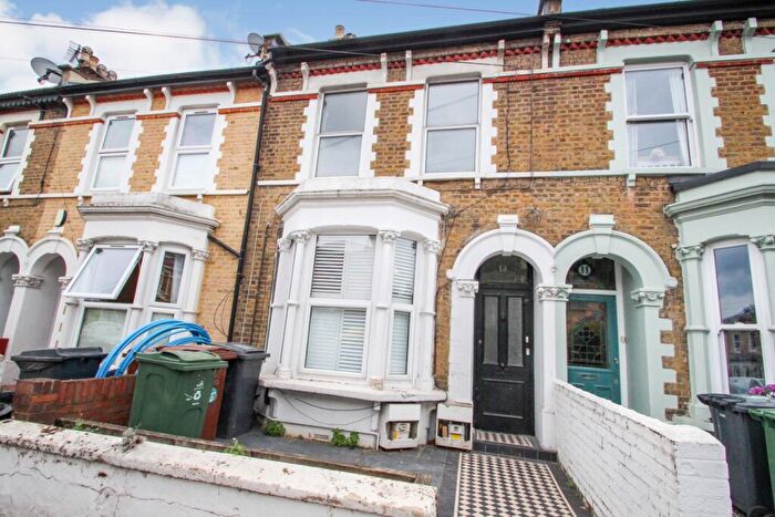 2 Bedroom Flat To Rent In Grove Road, Leytonstone, London, E11