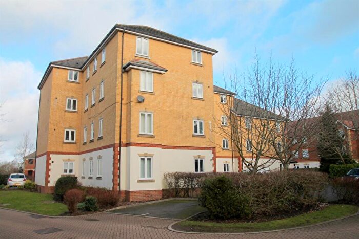 2 Bedroom Flat To Rent In Bedroom Ground Floor Flat In Caterham On The Hill, CR3