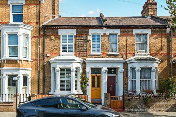 3 Bedroom Terraced House For Sale In Tasman Road, London, SW9
