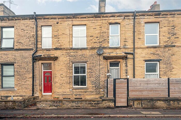 5 Bedroom Terraced House For Sale In Stainland Road, Greetland, Halifax, HX4