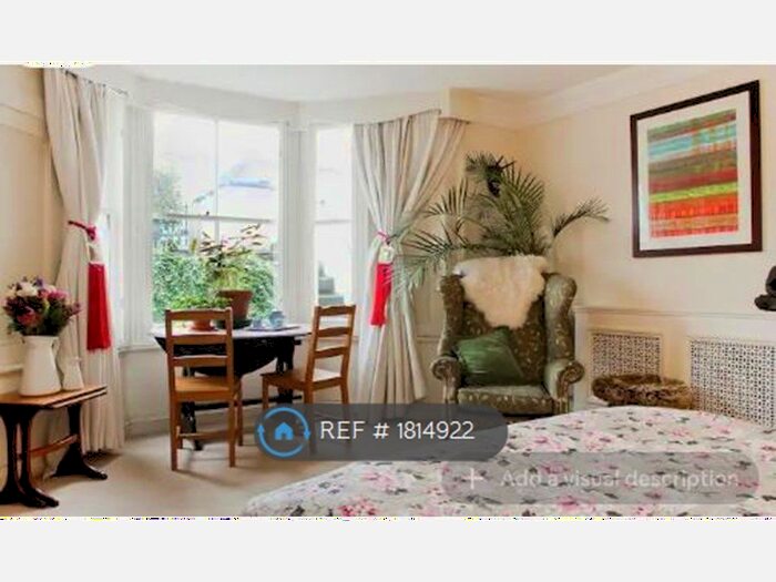 3 Bedroom Flat To Rent In Barry Road, London, SE22