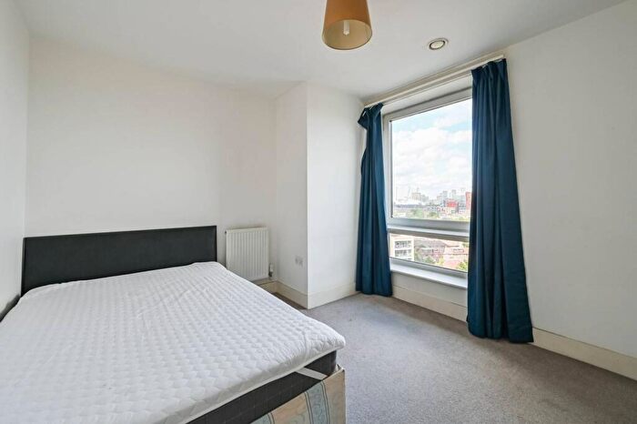 2 Bedroom Flat To Rent In East Ferry Road, Canary Wharf, E14