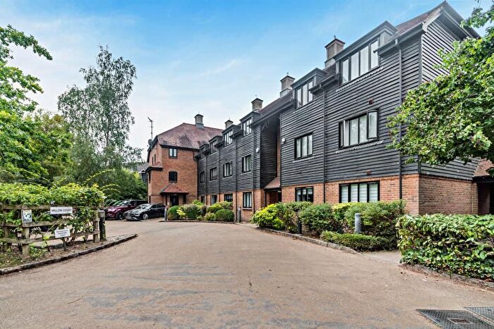 2 Bedroom Flat To Rent In Springwell Lane, Rickmansworth, WD3