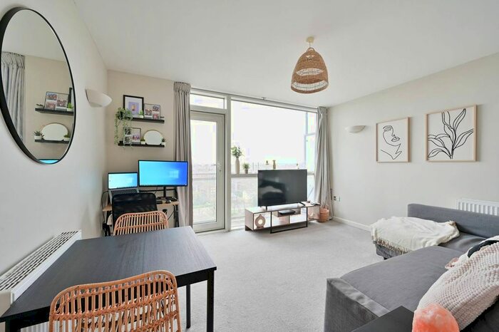 1 Bedroom Flat To Rent In Mapleton Road, Wandsworth, London, SW18