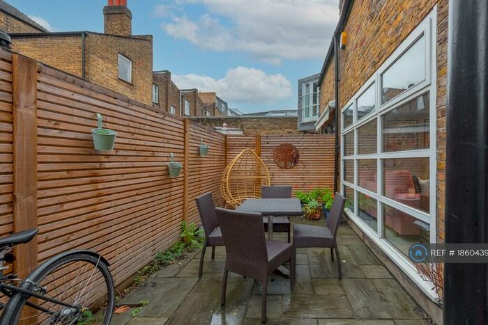1 Bedroom Maisonette To Rent In Garfield Mews, London, SW11