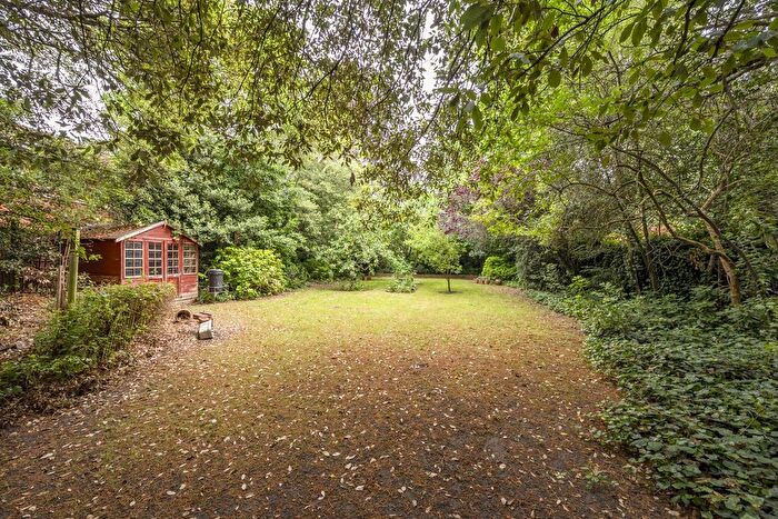 3 Bedroom Flat To Rent In Ridgway, Wimbledon, London, SW19