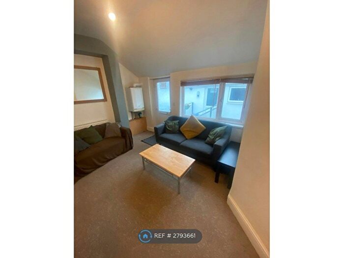 3 Bedroom Flat To Rent In Whitchurch Road, Cardiff, CF14