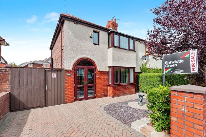 3 Bedroom Semi-Detached House For Sale In Leach Lane, Sutton Leach, St. Helens, Merseyside, WA9