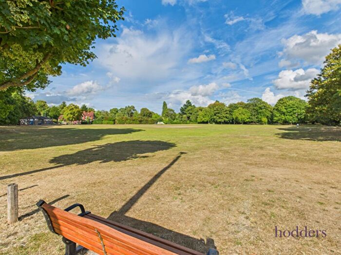 1 Bedroom Maisonette For Sale In Chertsey, Surrey, KT16
