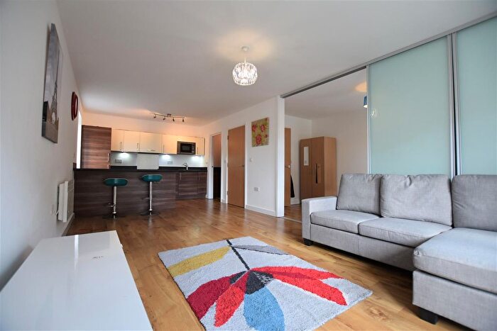 3 Bedroom Flat To Rent In Hurley House, West Drayton, UB7