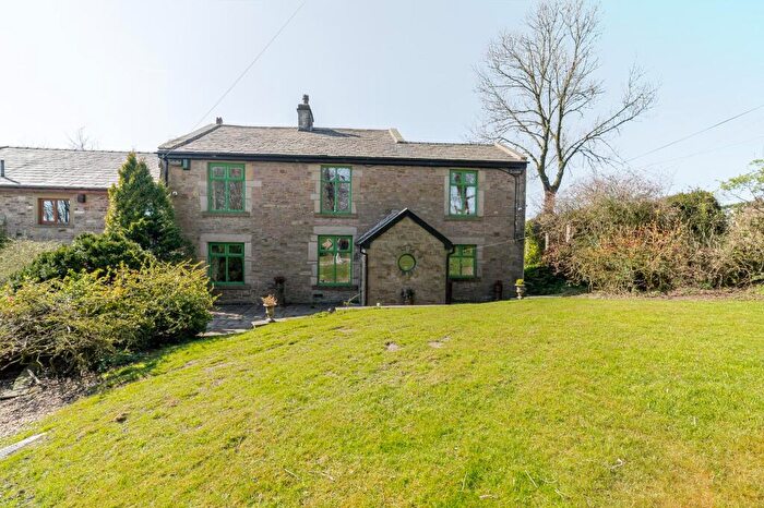 4 Bedroom Semi-Detached House For Sale In Bog Height Road, Darwen, BB3
