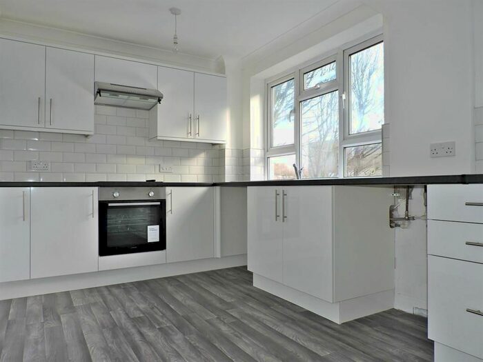 2 Bedroom Maisonette To Rent In Bexley Lane, Crayford, Dartford, DA1