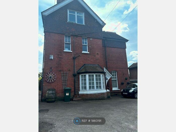 3 Bedroom Flat To Rent In St. Hildas Mount, London, NW7