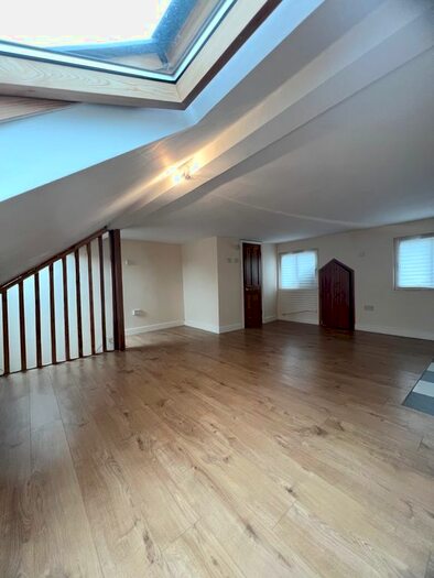 1 Bedroom Studio To Rent In Kings Road, London Colney, St Albans, AL2