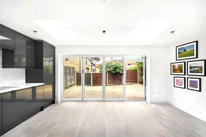 3 Bedroom Detached House To Rent In Highcombe, Charlton, London, SE7