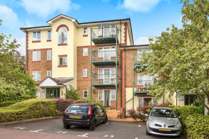 2 Bedroom Apartment To Rent In High Wycombe, Buckinghamshire, HP11