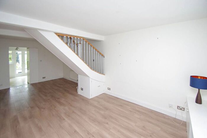 2 Bedroom Terraced House To Rent In Terrace Gardens, Rb, Watford, WD17