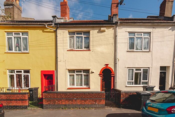 2 Bedroom Terraced House For Sale In Chelsea Road, Easton, Bristol, BS5