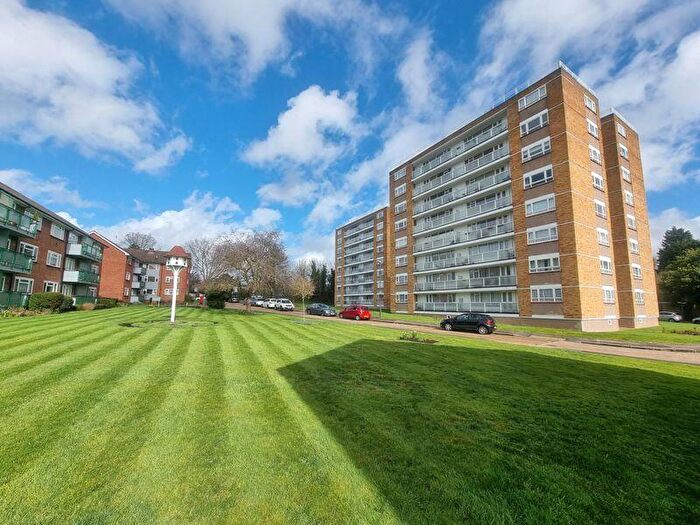3 Bedroom Apartment To Rent In Dove Park, Hatch End, HA5
