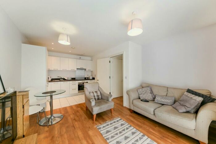 2 Bedroom Flat For Sale In Forge Square, Isle Of Dogs, London, E14