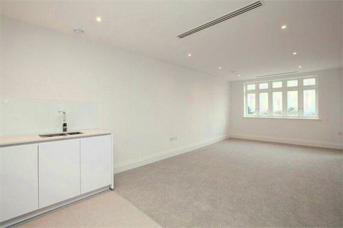2 Bedroom Flat To Rent In Atwell Court, High Road, North Finchley, N12