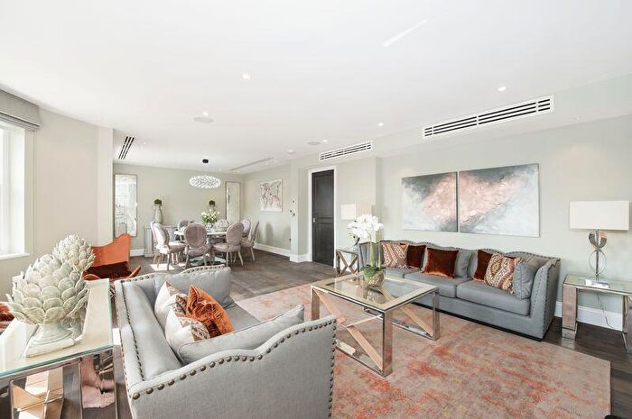 4 Bedroom Flat To Rent In Arkwright Road, Hampstead, London, NW3