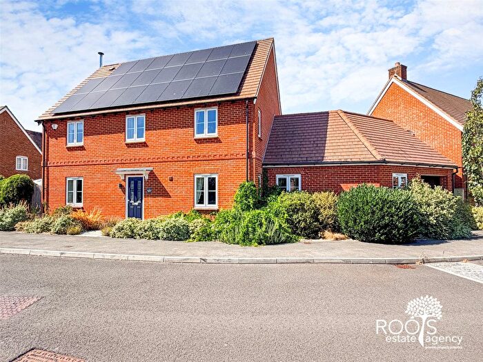 4 Bedroom Detached House For Sale In Harrow Drive, Headley, Thatcham, Hampshire, RG19