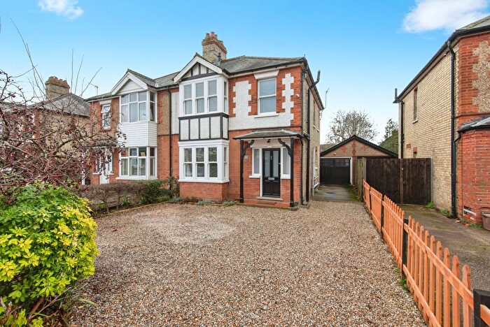 4 Bedroom Semi Detached House For Sale In London Road, Biggleswade, Bedfordshire, SG18