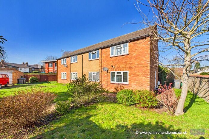 2 Bedroom Ground Maisonette For Sale In Horsell Court, Stepgates, Chertsey, Surrey, KT16