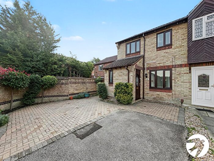 3 Bedroom End Of Terrace House For Sale In Redwing Road, Princes Park, Kent, ME5