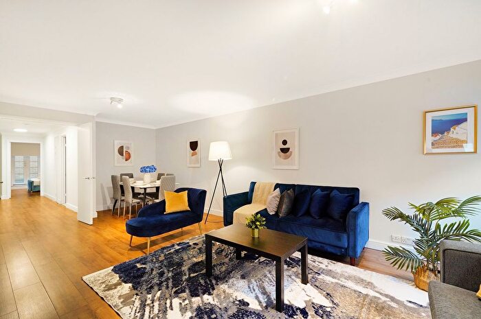 3 Bedroom Flat For Sale In Kilburn Priory, London, NW6