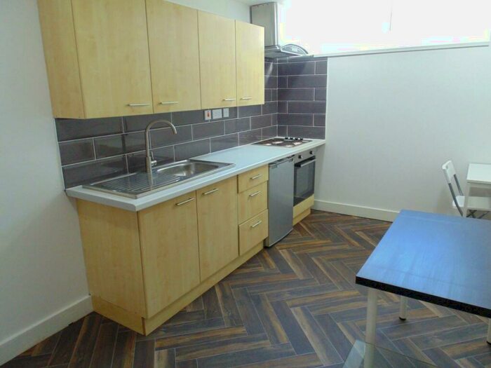 Studio To Rent In Excelsior House, St Johns Road, Huddersfield, West Yorkshire, HD1