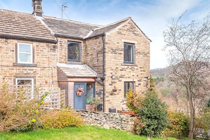 2 Bedroom End Terrace House For Sale In Towngate, Hepworth, Holmfirth, HD9