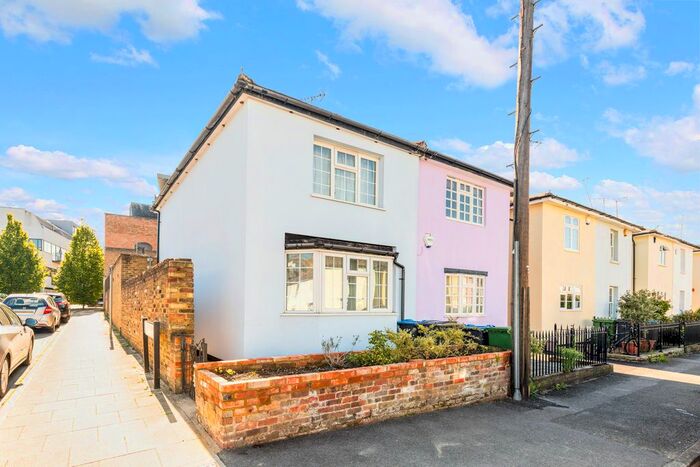 2 Bedroom Cottage To Rent In Cottage Grove, Surbiton, KT6